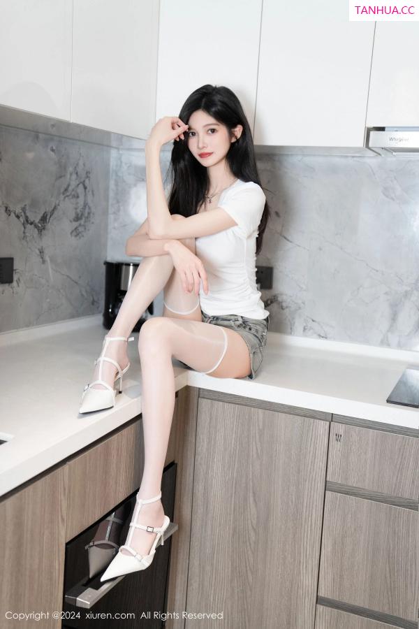 程程程  [XiuRen]高清写真图 2024.03.28 No.8306 程程程- 丝袜美腿第32张图片